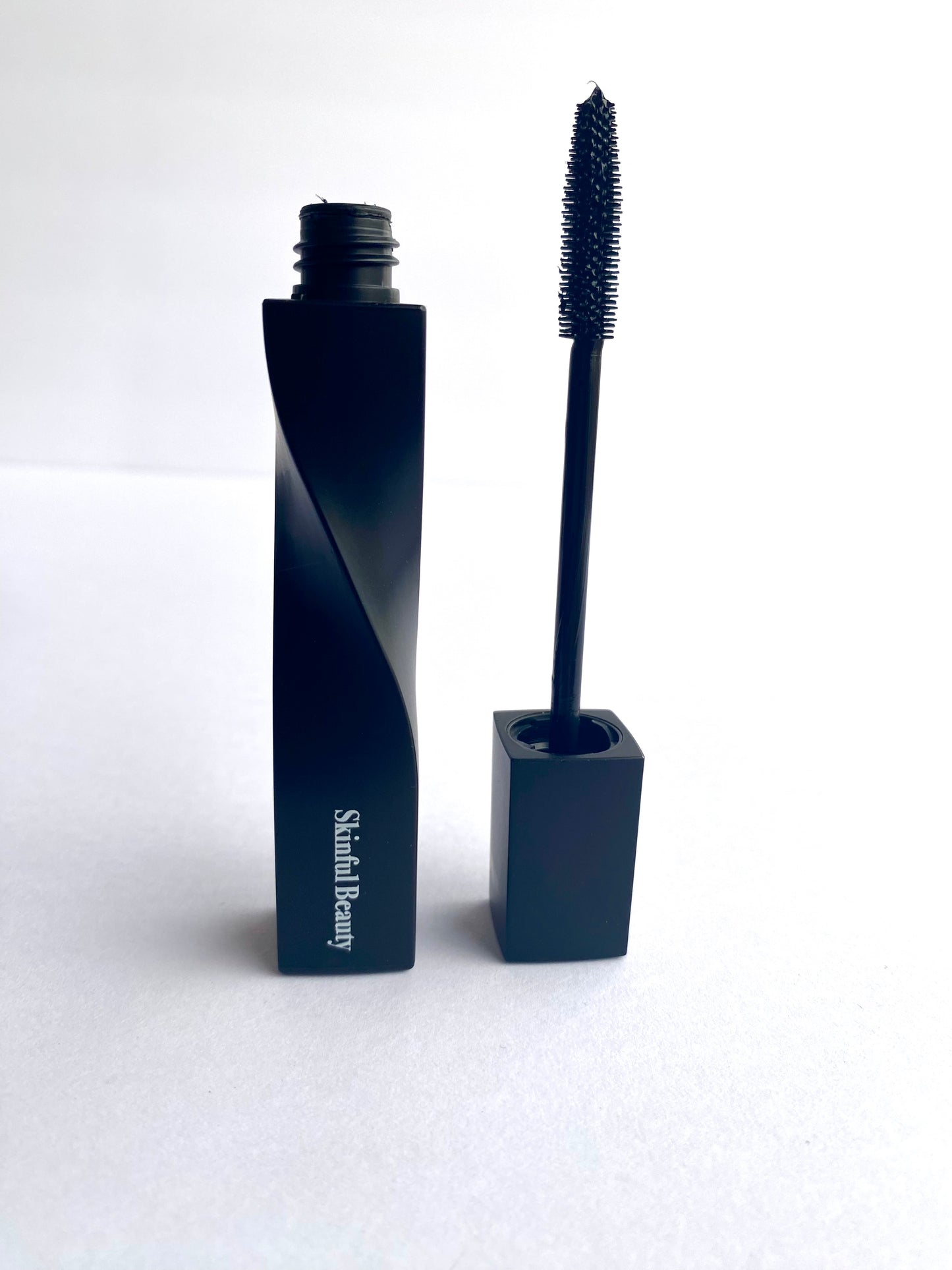 Twist & Twirl Voluminous Mascara