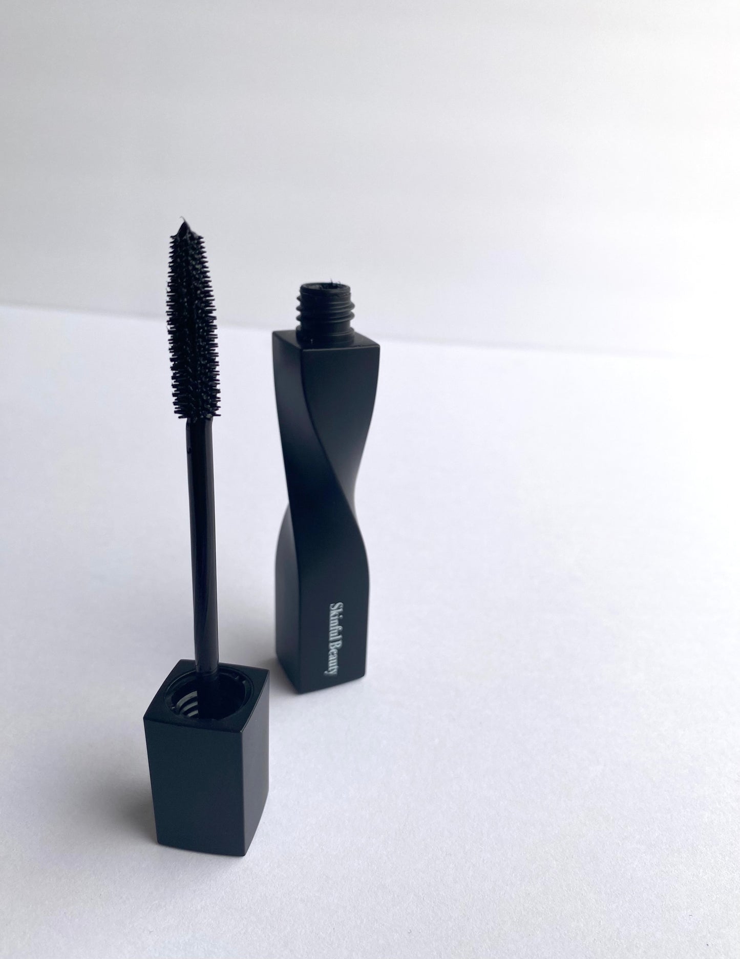 Twist & Twirl Voluminous Mascara