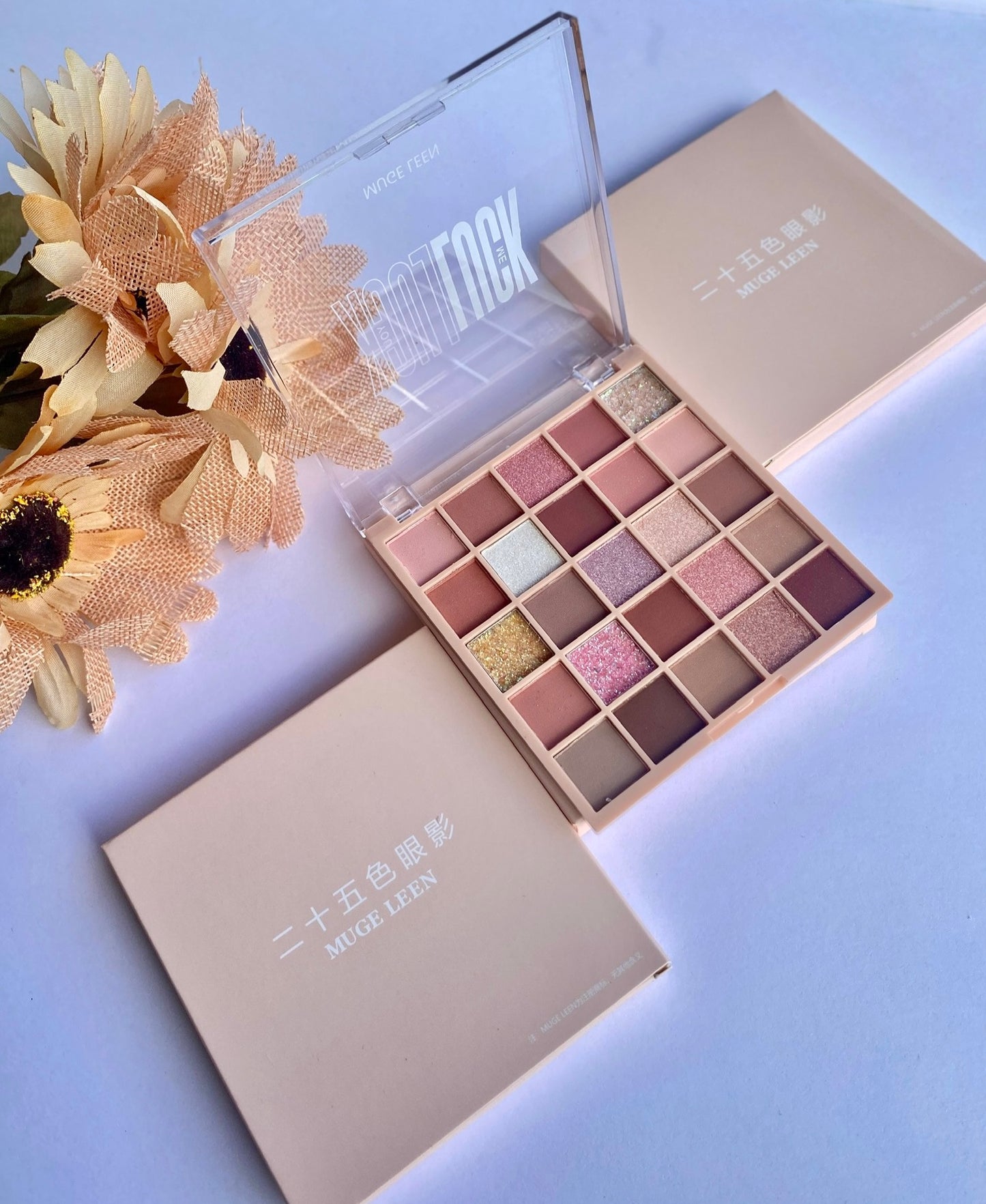 Medium Lock Eyeshadow Palette